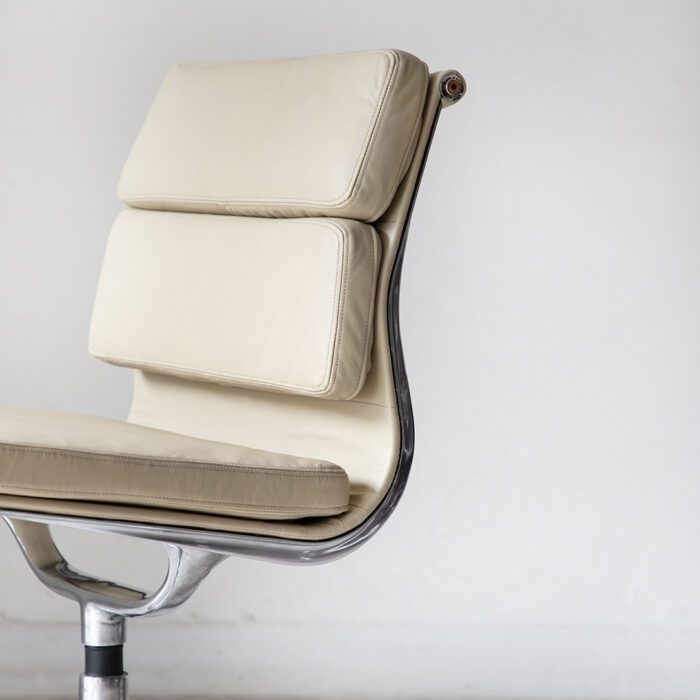 Silla_Auminum_softPad_baja_beige_detalle1