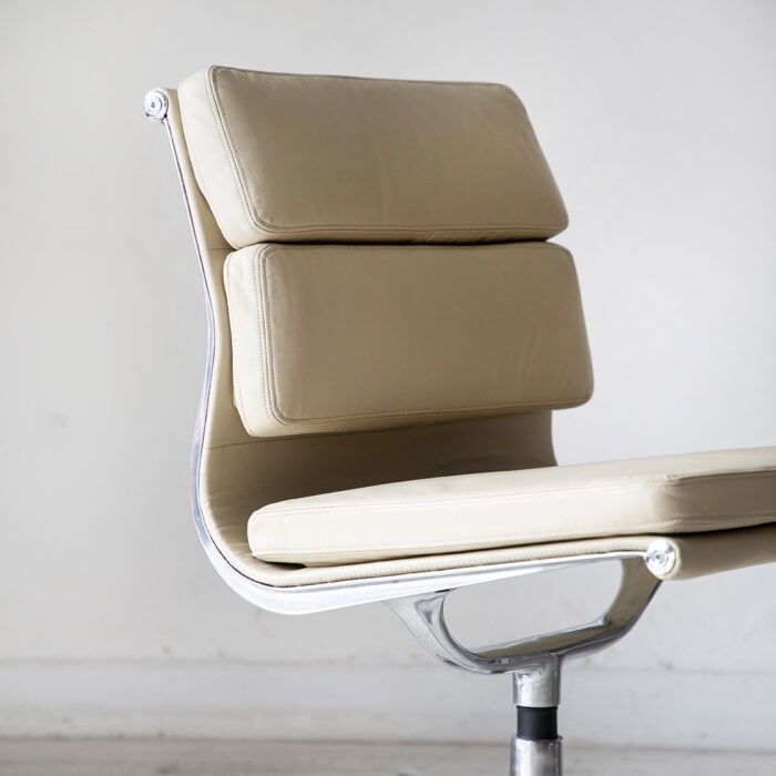 Silla_Auminum_softPad_baja_beige_detalle2