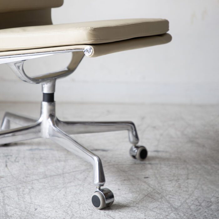 Silla_Auminum_softPad_baja_beige_detalle3