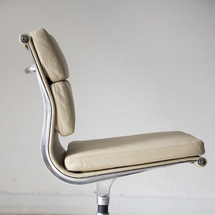 Silla_Auminum_softPad_baja_beige_detalle4