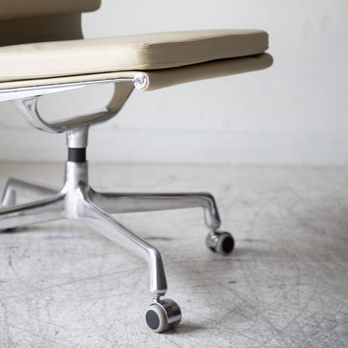 Silla_Auminum_softPad_baja_beige_detalle3